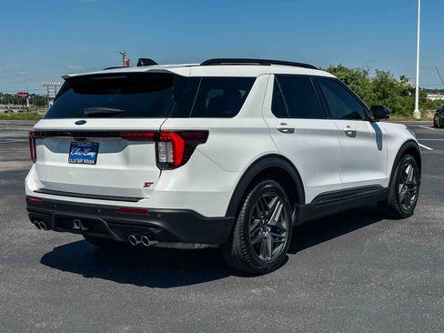 Used 2025 Ford Explorer ST AWD/4WD image 6