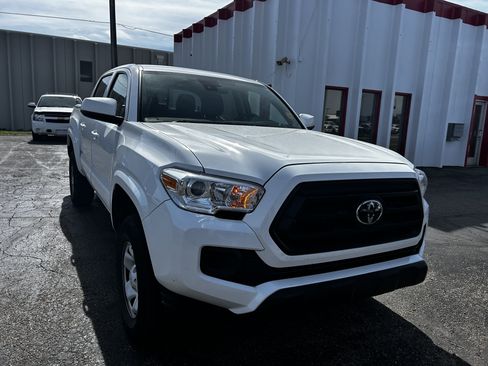 Certified 2022 Toyota Tacoma SR AWD/4WD image 7