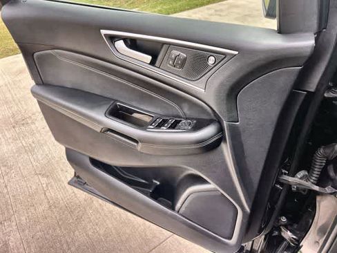 Used 2019 Ford Edge Titanium image 30