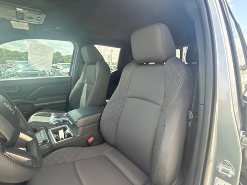 Used 2024 Toyota Tacoma SR5 w/ SR5 Upgrade Package AWD/4WD image 13