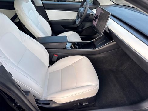 Used 2020 Tesla Model 3 Standard Range RWD image 16