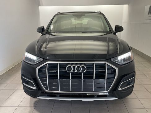 Used 2023 Audi Q5 Premium w/ Convenience Package image 3