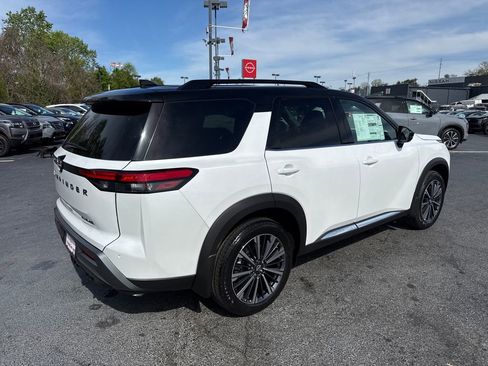 New 2026 Nissan Pathfinder Platinum FWD image 6