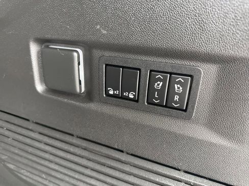 Used 2022 Chevrolet Tahoe Premier AWD/4WD image 12
