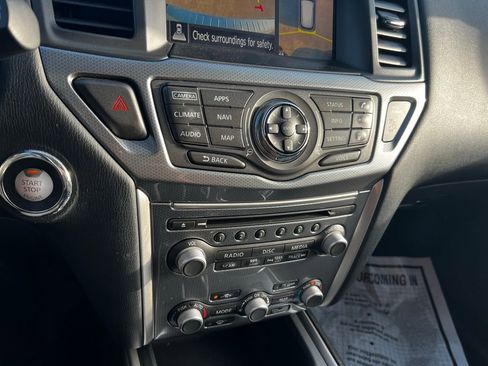 Used 2020 Nissan Pathfinder SL AWD/4WD image 12