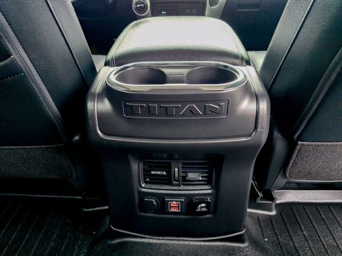 Used 2021 Nissan Titan SL w/ Moonroof Package image 23