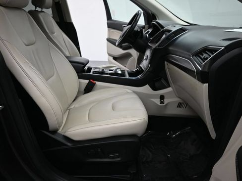 Used 2020 Ford Edge Titanium AWD/4WD image 18