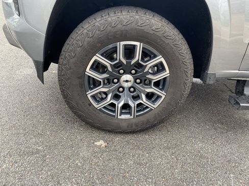 Used 2024 Chevrolet Colorado Z71 w/ Z71 Convenience Package 2 image 36