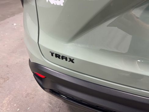 Used 2024 Chevrolet Trax RS FWD image 15