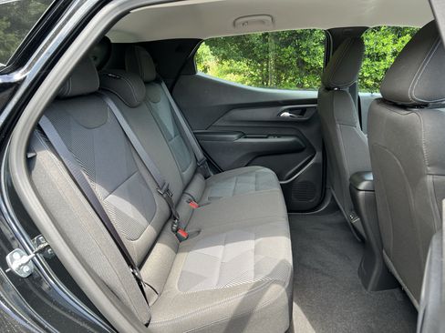 New 2027 Chevrolet Bolt LT w/ Comfort Package FWD image 32