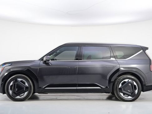 Used 2024 Kia EV9 Land image 9