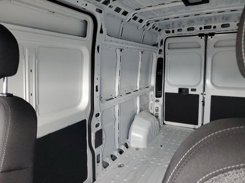 Used 2025 RAM ProMaster 2500 w/ Convenience Group image 19