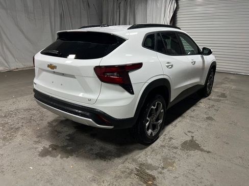 Used 2025 Chevrolet Trax LT image 7