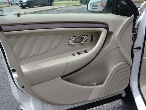 Used 2010 Ford Taurus Limited AWD/4WD image 31
