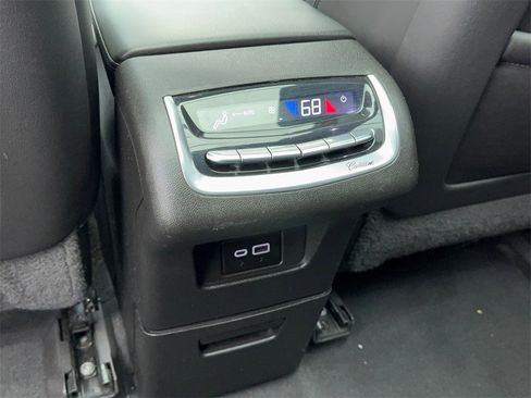 Used 2020 Cadillac XT6 Premium Luxury image 40