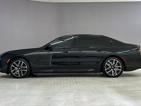 Certified 2024 BMW i7 xDrive60 AWD/4WD image 2