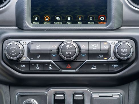 Used 2023 Jeep Wrangler Sport AWD/4WD image 29
