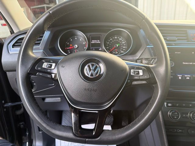 Used 2020 Volkswagen Tiguan SE w/ Panoramic Sunroof Package AWD/4WD image 27