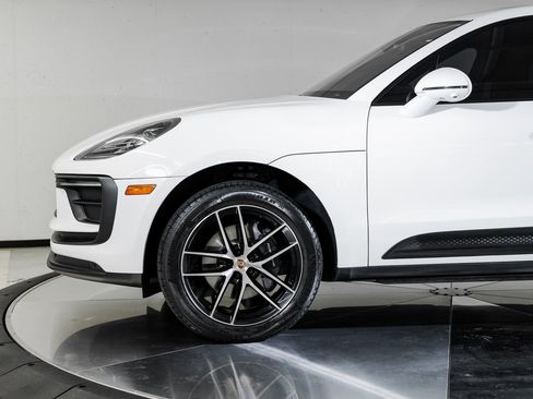 Certified 2023 Porsche Macan image 11