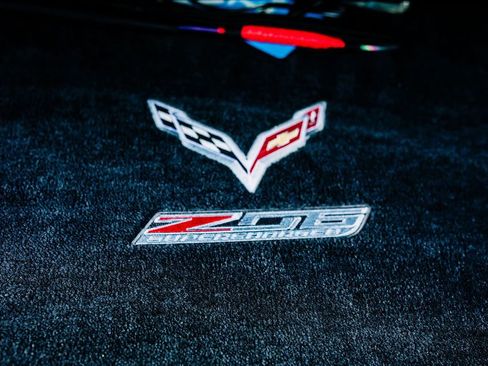 Used 2016 Chevrolet Corvette Z06 w/ 2LZ Preferred Equipment Group image 18