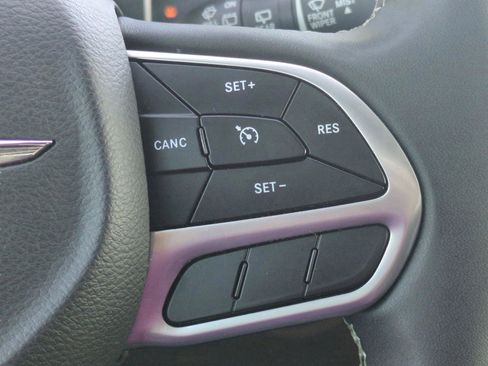 Used 2023 Chrysler Voyager LX image 25