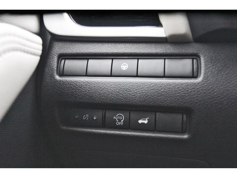 Used 2024 Nissan Rogue SL FWD image 20