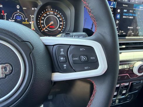 Used 2024 Jeep Wrangler Unlimited Rubicon AWD/4WD image 19