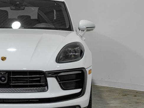 Used 2024 Porsche Macan AWD/4WD image 39