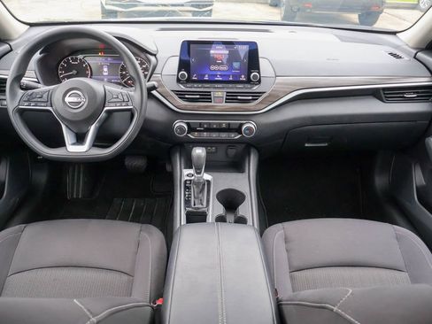 Used 2025 Nissan Altima 2.5 SV FWD image 6