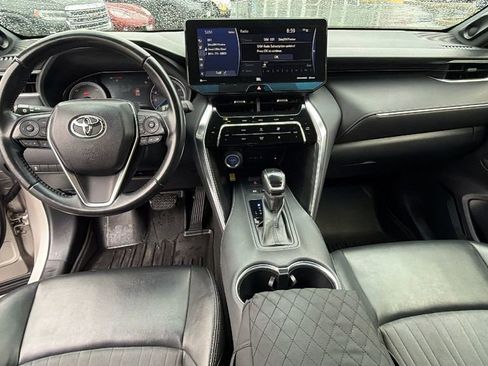 Used 2021 Toyota Venza XLE w/ Carpet Mat Package (TMS) image 18