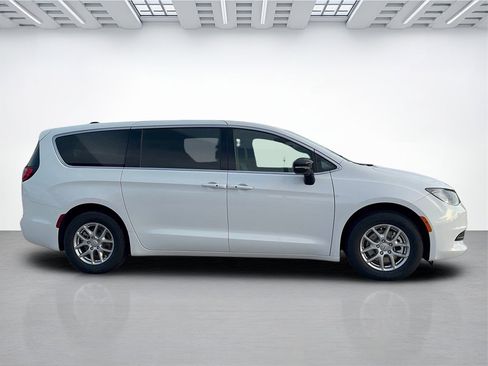 New 2026 Chrysler Voyager LX image 2