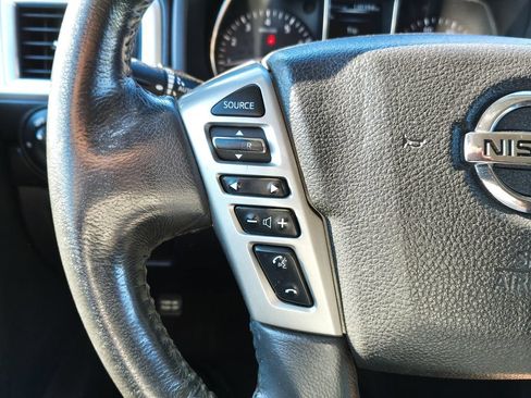 Used 2017 Nissan Titan SV AWD/4WD image 24