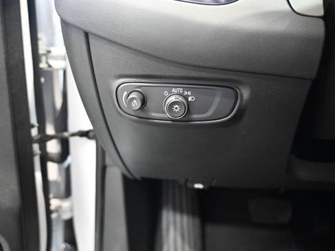Used 2024 Chevrolet Equinox LT FWD image 24