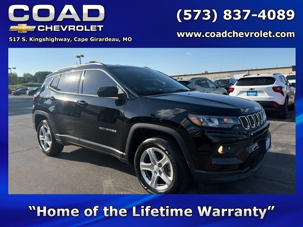 Used 2023 Jeep Compass Latitude w/ Convenience Group AWD/4WD image 1