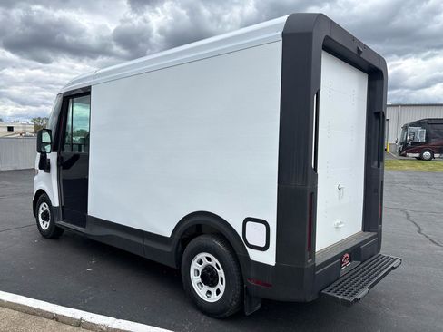 Used 2024 Chevrolet Brightdrop 400 w/ Commercial Equipment Package AWD/4WD image 5