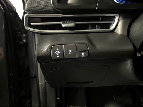 Used 2024 Hyundai Elantra SE FWD image 19