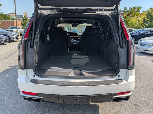 Used 2021 Cadillac Escalade ESV Premium Luxury w/ Performance Package image 13