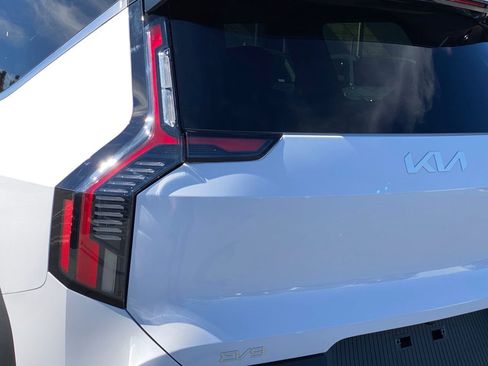 New 2026 Kia EV9 Light image 4