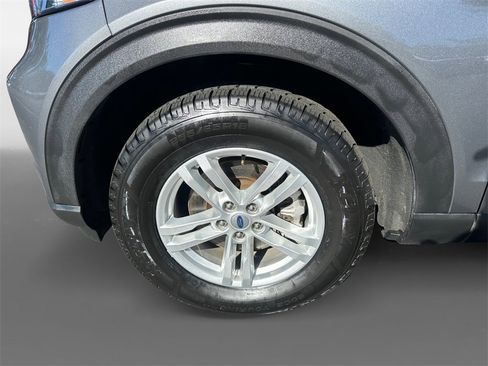 Used 2023 Ford Explorer XLT image 15