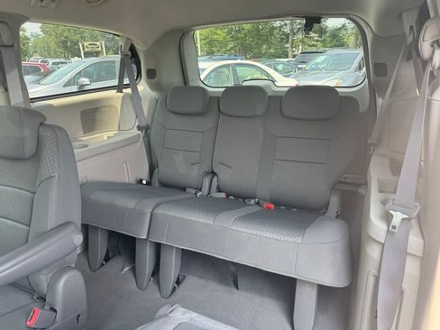 Used 2010 Chrysler Town & Country LX image 45