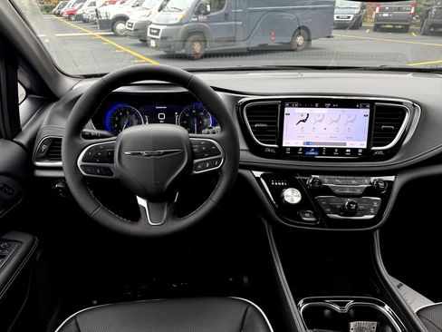 New 2026 Chrysler Pacifica Limited image 17