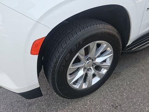 Used 2023 Chevrolet Suburban Premier image 4