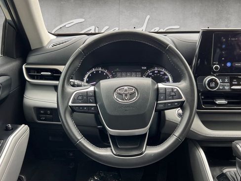 Used 2023 Toyota Highlander LE image 21