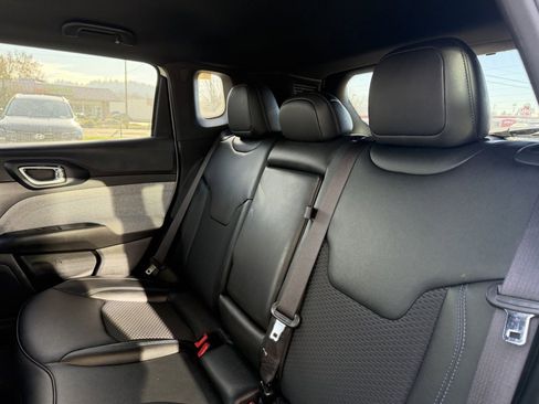 Used 2024 Jeep Compass Latitude image 28