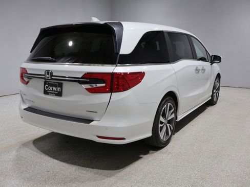 Used 2024 Honda Odyssey Touring image 2