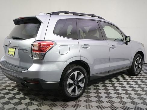Used 2017 Subaru Forester 2.5i Limited AWD/4WD image 7