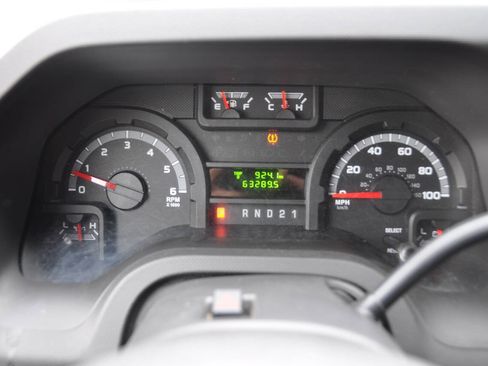 Used 2014 Ford E-250 and Econoline 250 Extended w/ Power Group RWD image 16