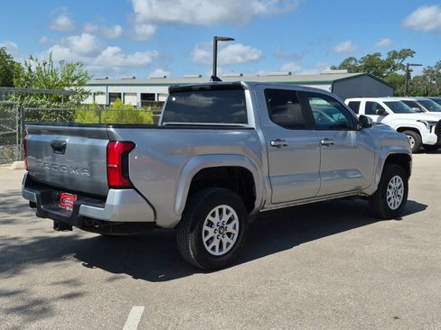 Certified 2025 Toyota Tacoma SR5 AWD/4WD image 5