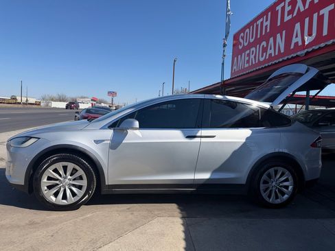 Used 2016 Tesla Model X image 9