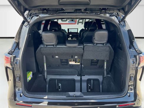 Used 2025 Toyota Sienna Limited FWD image 28